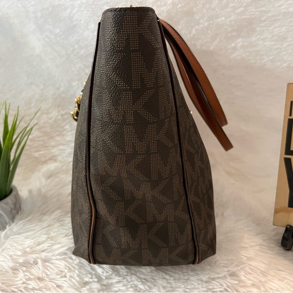 Michael Kors large Harper East West Signature Tote Handbag - LIKE NEW! - Picture 4 of 14